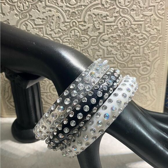 VINTAGE rhinestone studded acrylic bracelet (3) - Picture 2 of 3